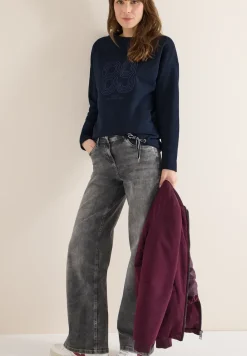 Shirt mit Stickerei
