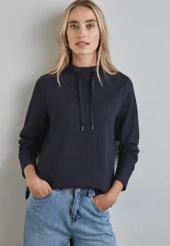 Shirt mit Streifenstruktur