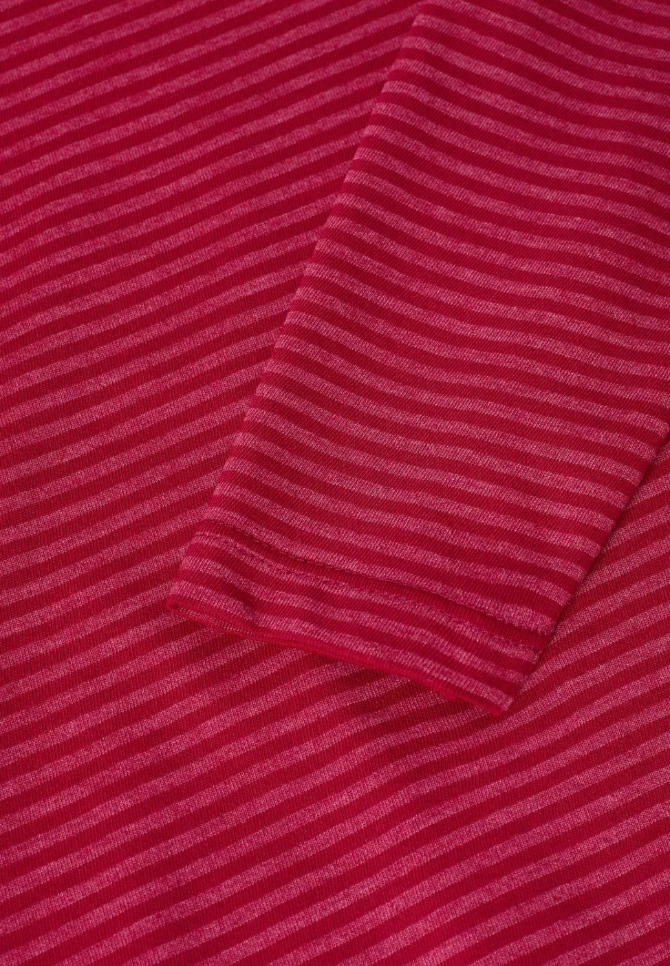 Shirt mit tonalen Streifen