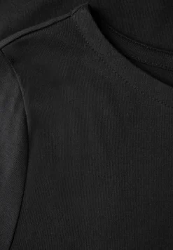 Shirt mit U-Boot-Ausschnitt