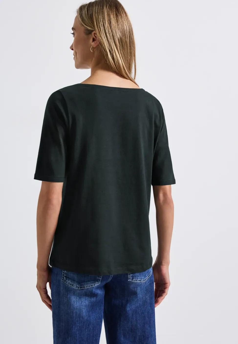 Shirt mit U-Boot-Ausschnitt