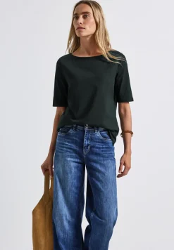 Shirt mit U-Boot-Ausschnitt