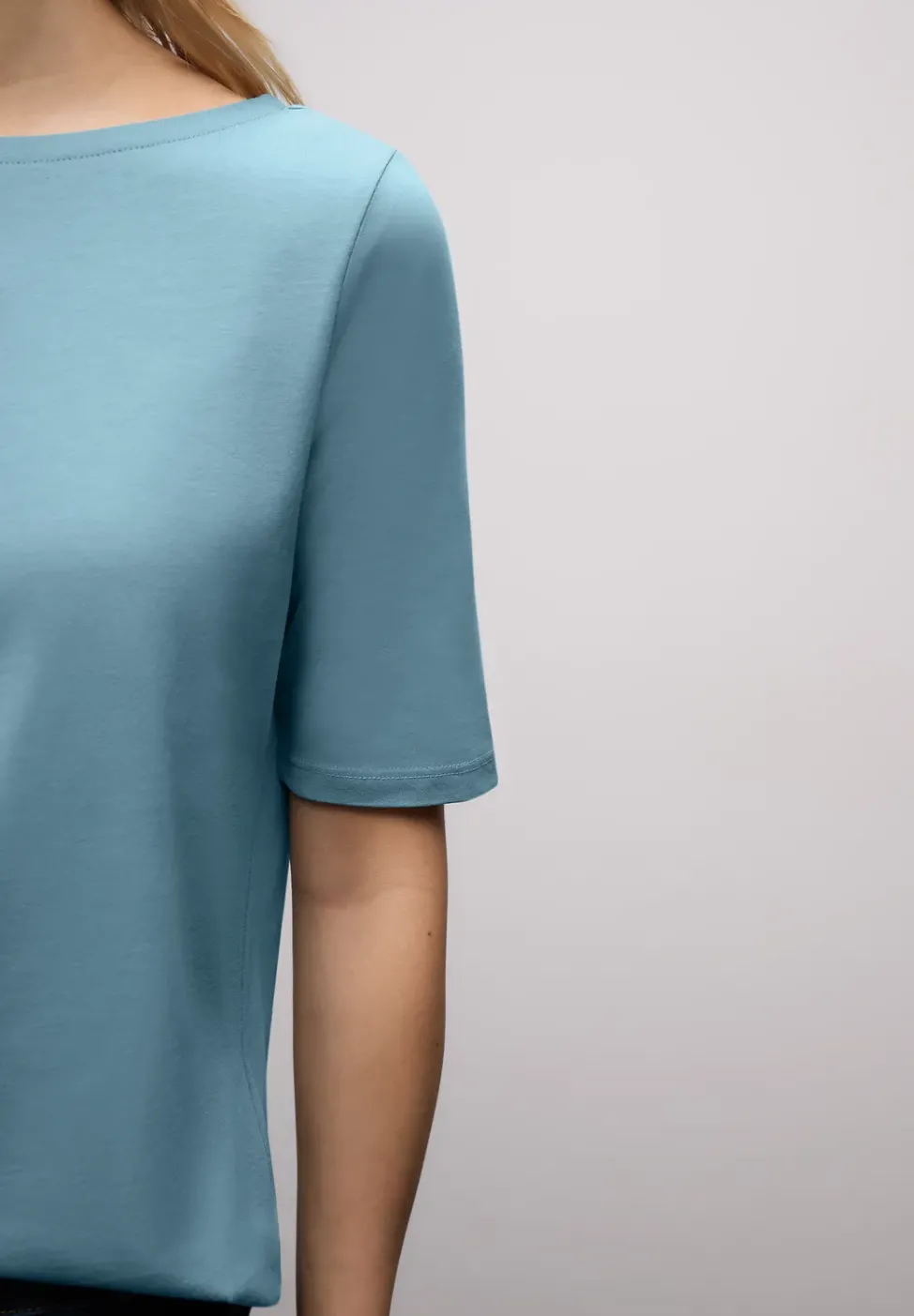 Shirt mit U-Boot-Ausschnitt