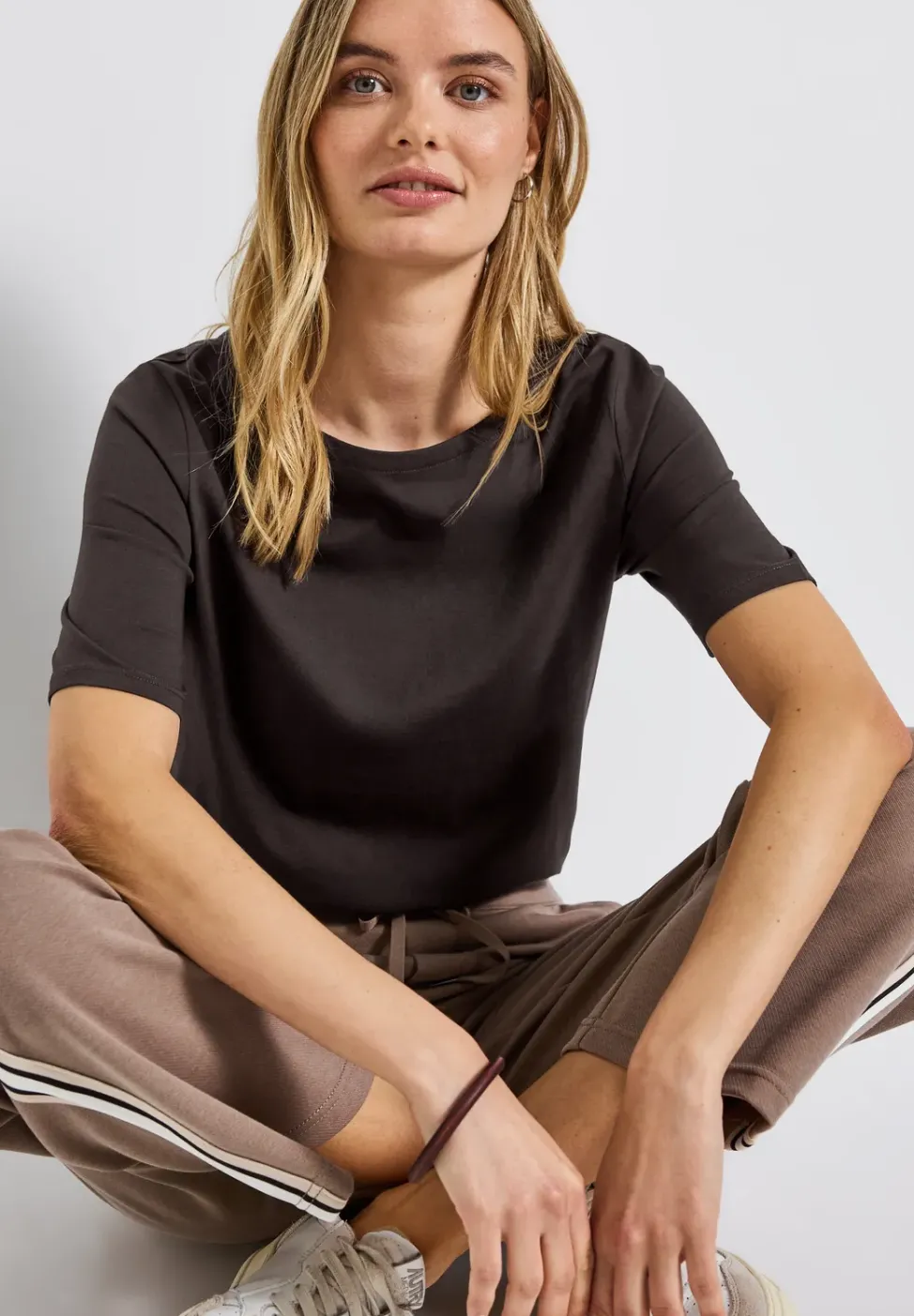 Shirt mit U-Boot-Ausschnitt