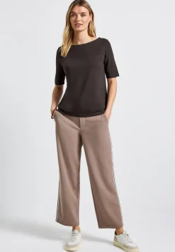 Shirt mit U-Boot-Ausschnitt