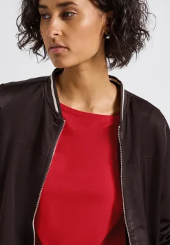 Shirt mit U-Boot-Ausschnitt