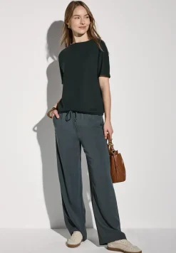 Shirt mit U-Boot-Ausschnitt