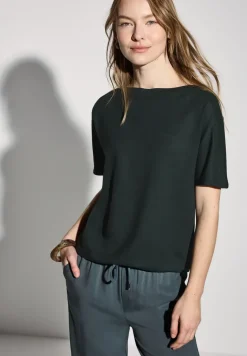 Shirt mit U-Boot-Ausschnitt