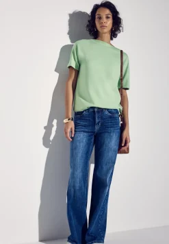 Shirt mit U-Boot-Ausschnitt