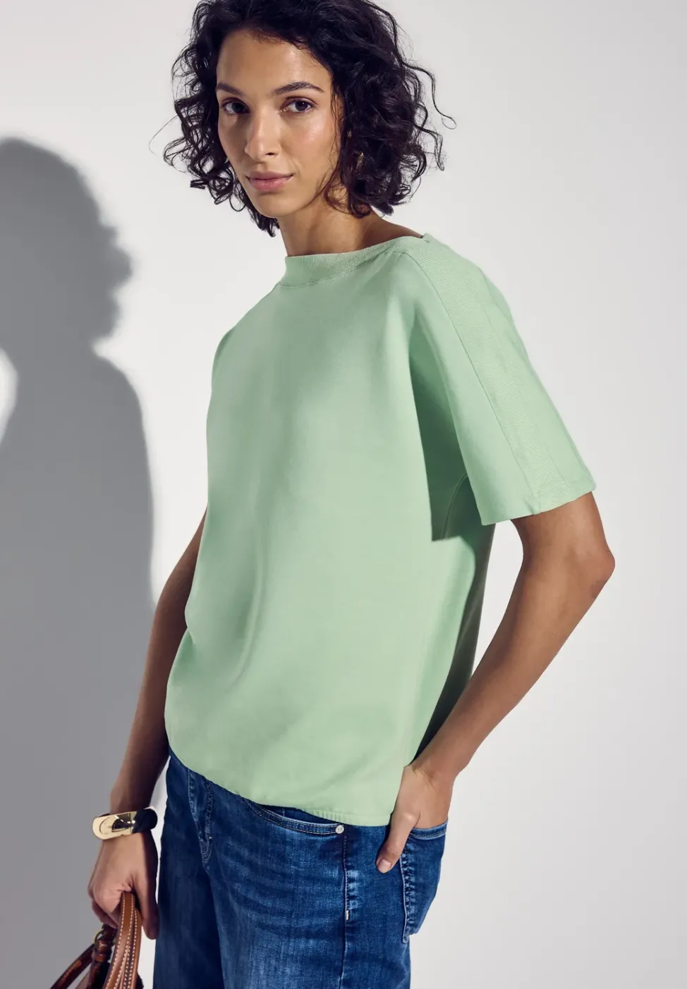 Shirt mit U-Boot-Ausschnitt