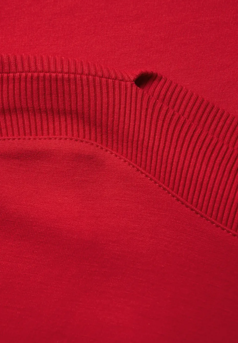 Shirt mit U-Boot-Ausschnitt
