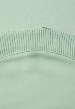 Shirt mit U-Boot-Ausschnitt