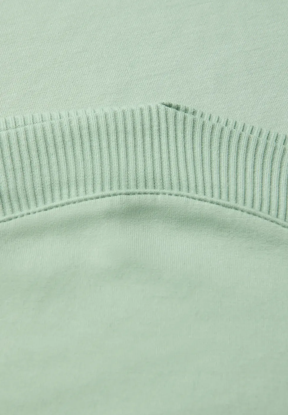 Shirt mit U-Boot-Ausschnitt