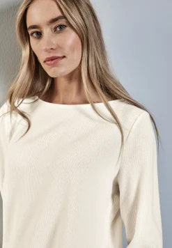 Shirt mit U-Boot-Ausschnitt