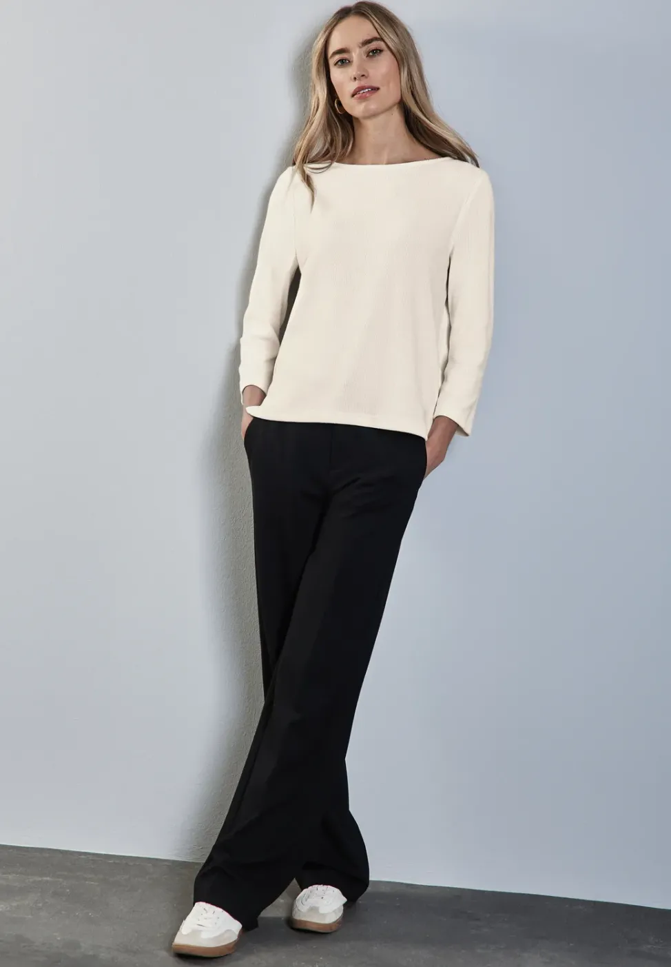 Shirt mit U-Boot-Ausschnitt