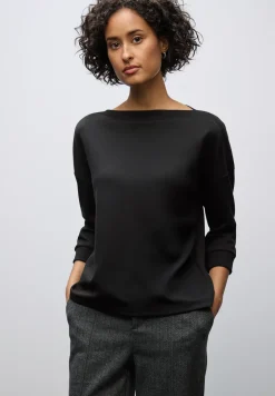 Shirt mit U-Boot-Ausschnitt