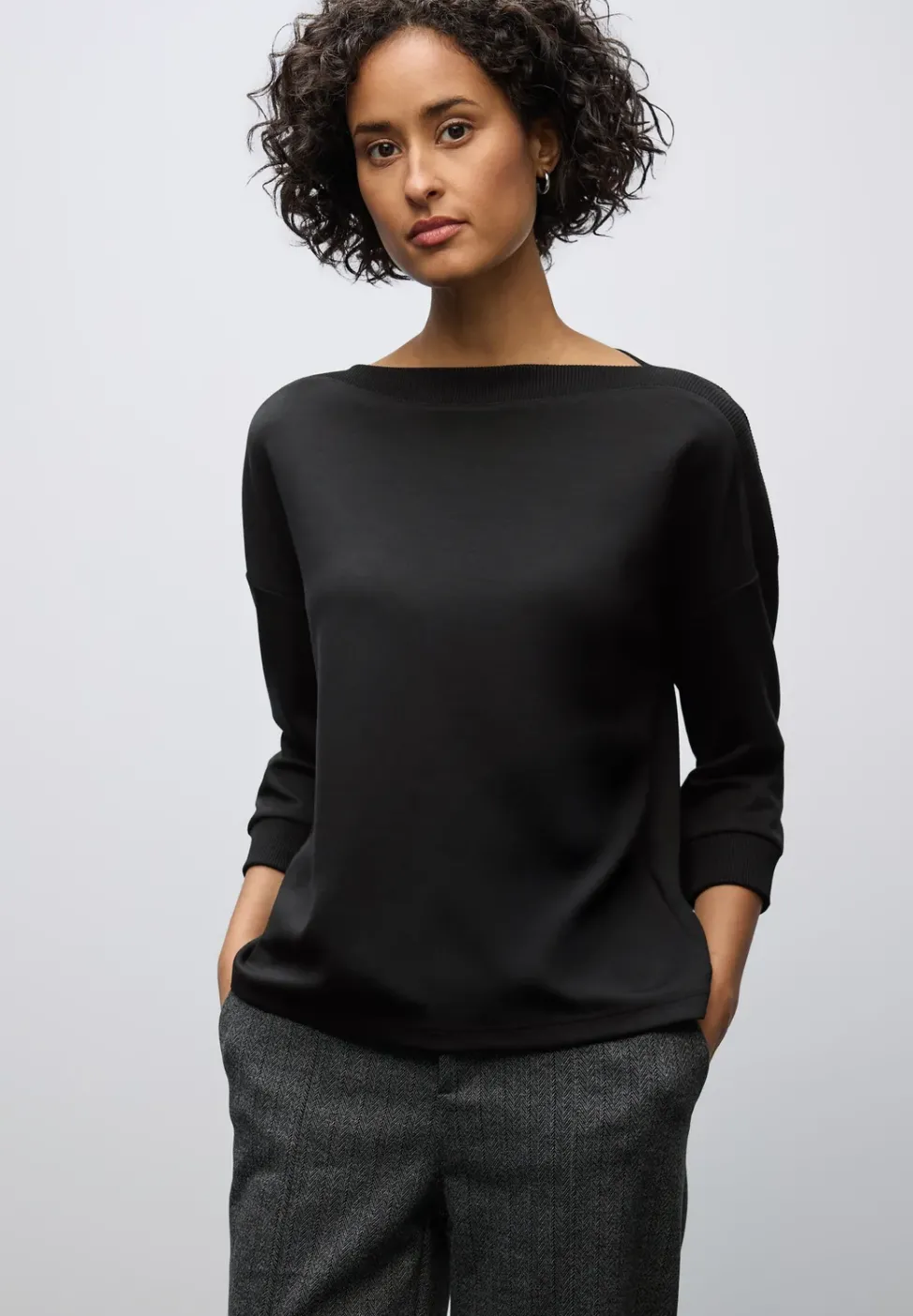 Shirt mit U-Boot-Ausschnitt