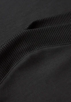 Shirt mit U-Boot-Ausschnitt