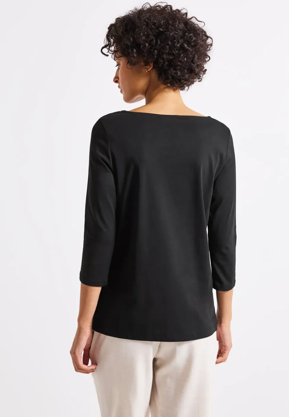 Shirt mit U-Boot-Ausschnitt