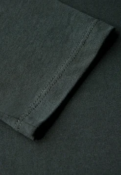 Shirt mit U-Boot-Ausschnitt