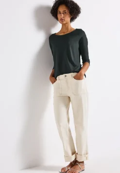 Shirt mit U-Boot-Ausschnitt