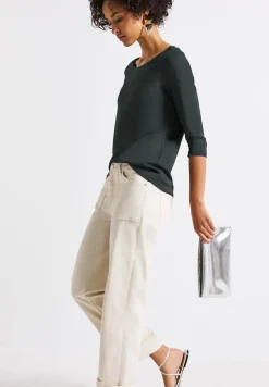Shirt mit U-Boot-Ausschnitt