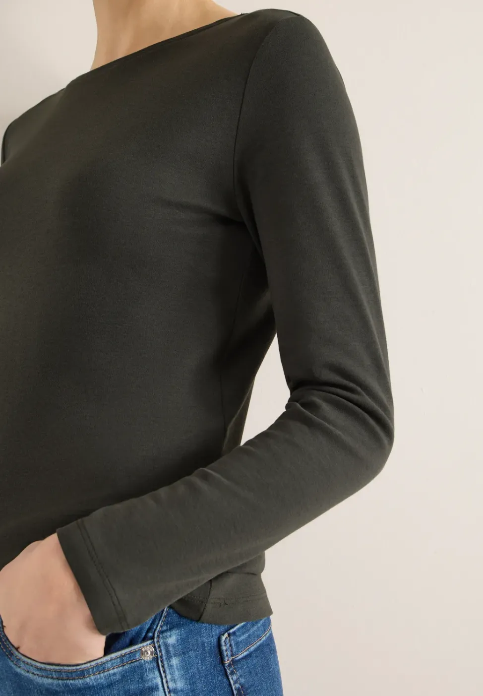 Shirt mit U-Boot-Ausschnitt