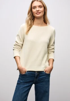 Shirt mit U-Boot-Ausschnitt