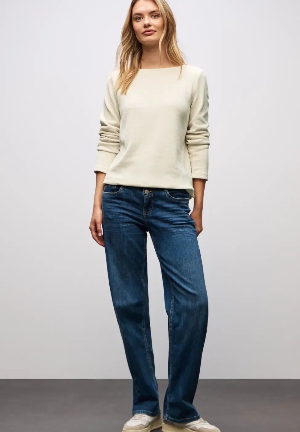 Shirt mit U-Boot-Ausschnitt
