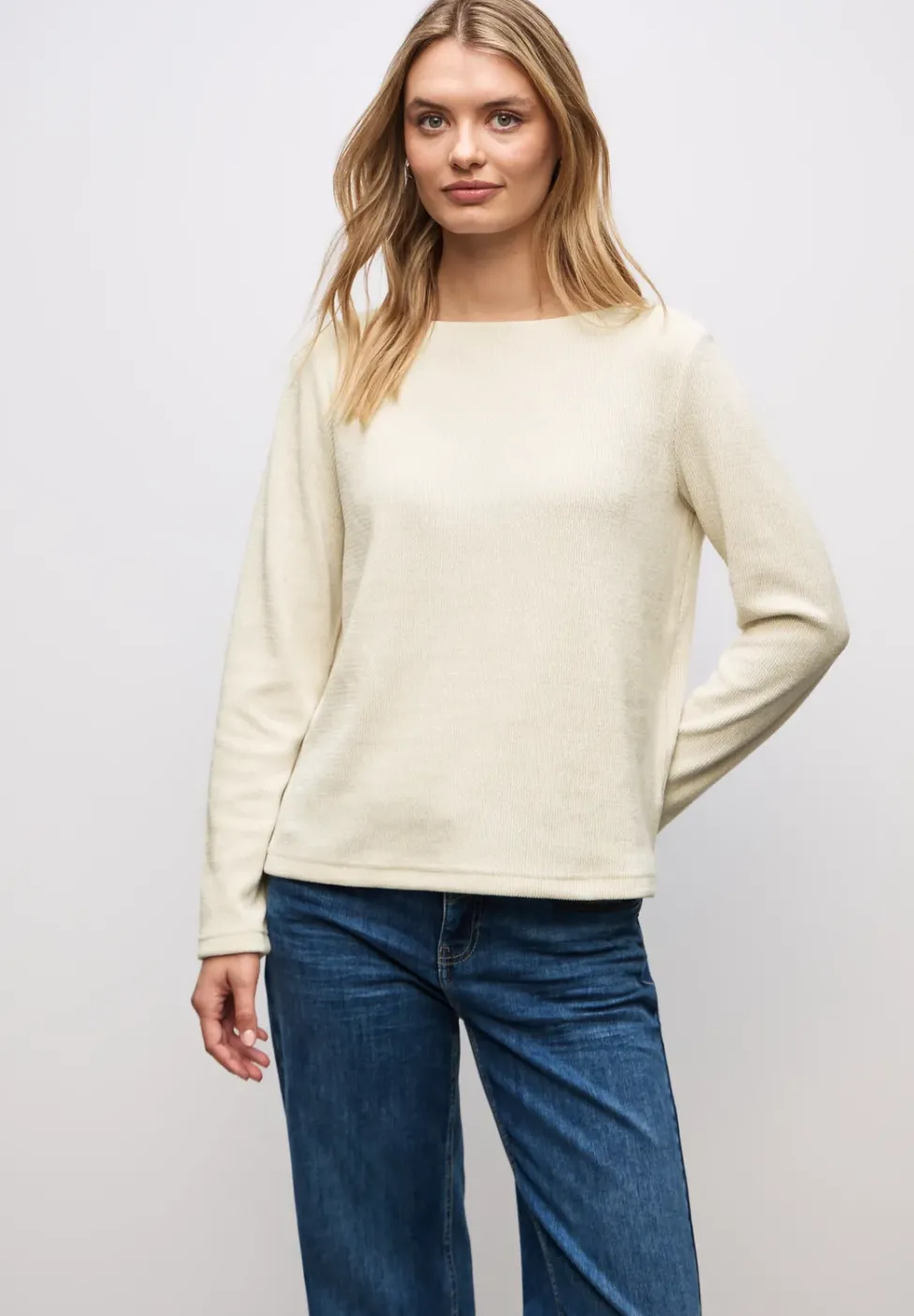 Shirt mit U-Boot-Ausschnitt
