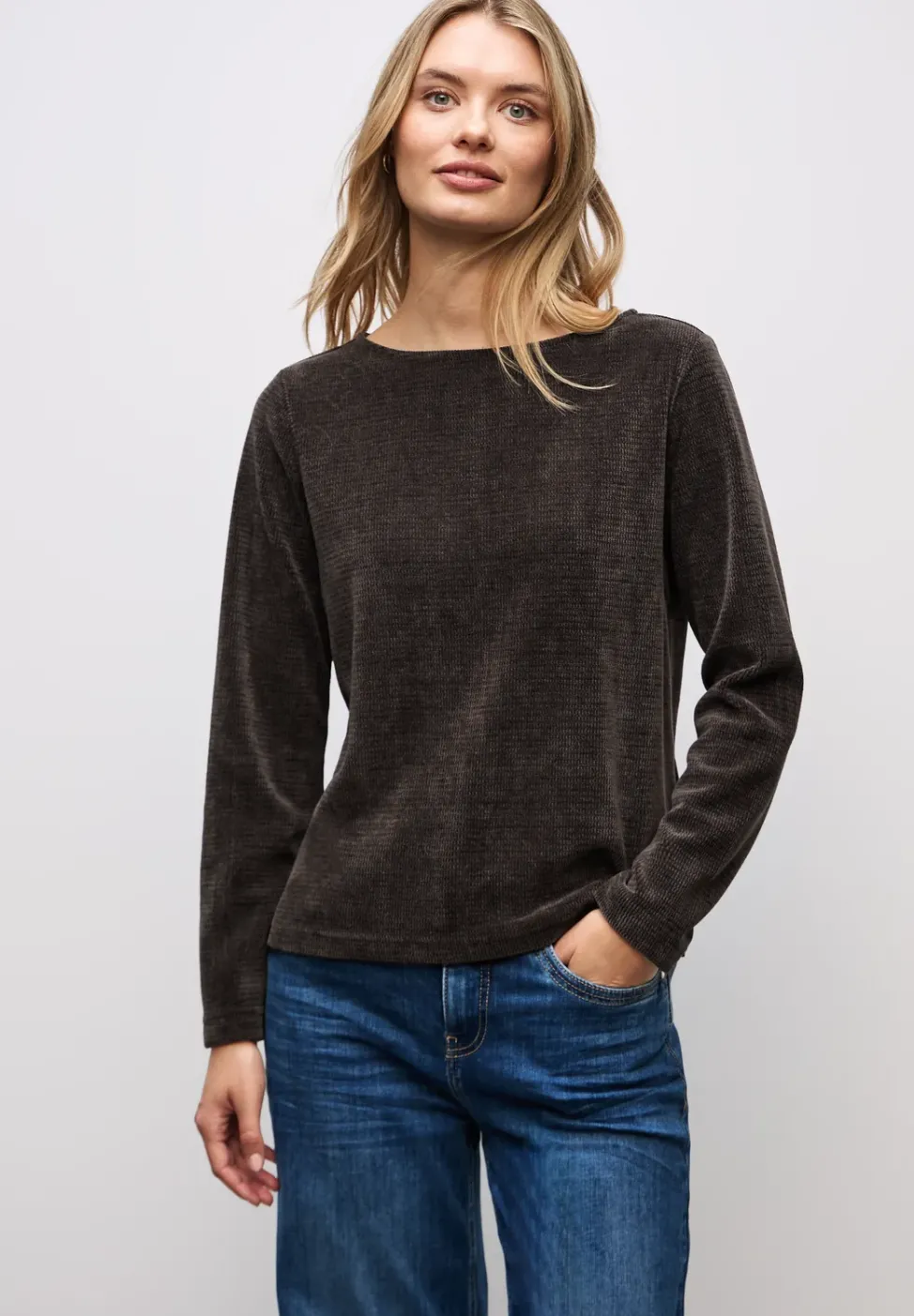 Shirt mit U-Boot-Ausschnitt
