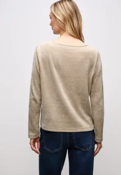 Shirt mit U-Boot-Ausschnitt