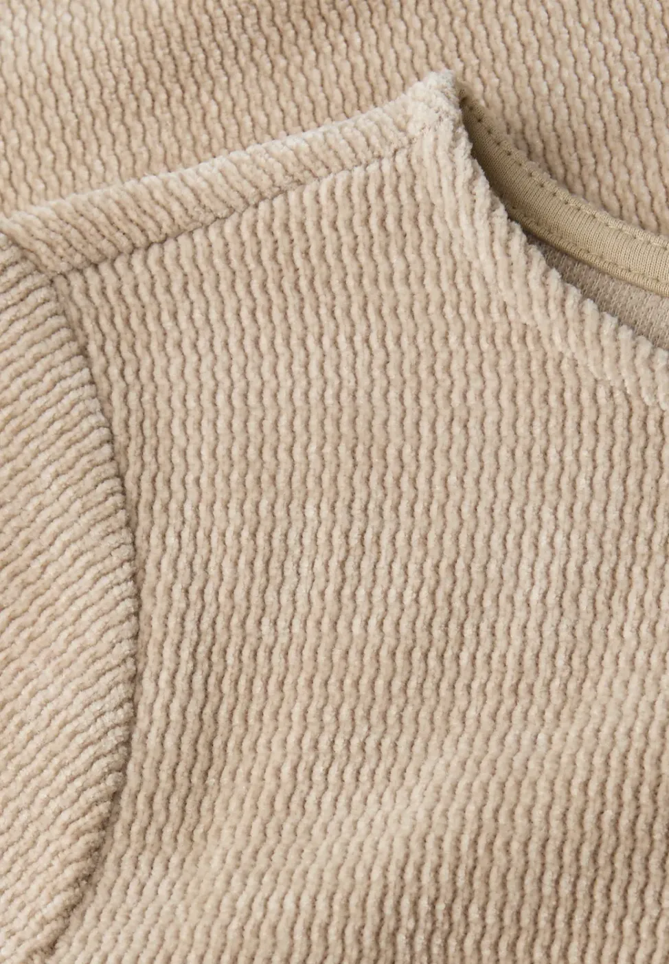 Shirt mit U-Boot-Ausschnitt
