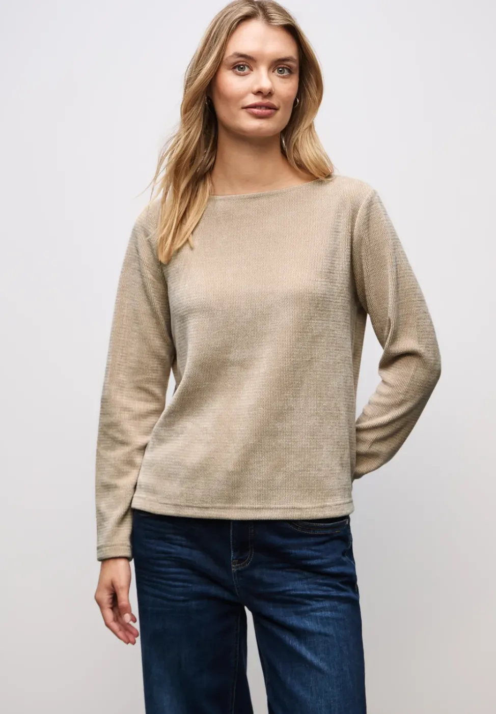 Shirt mit U-Boot-Ausschnitt