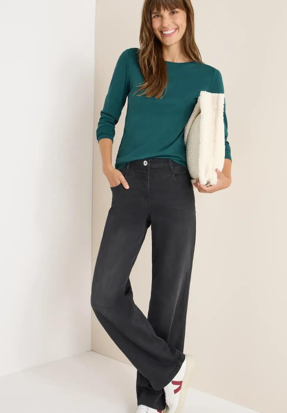 Shirt mit U-Boot-Ausschnitt