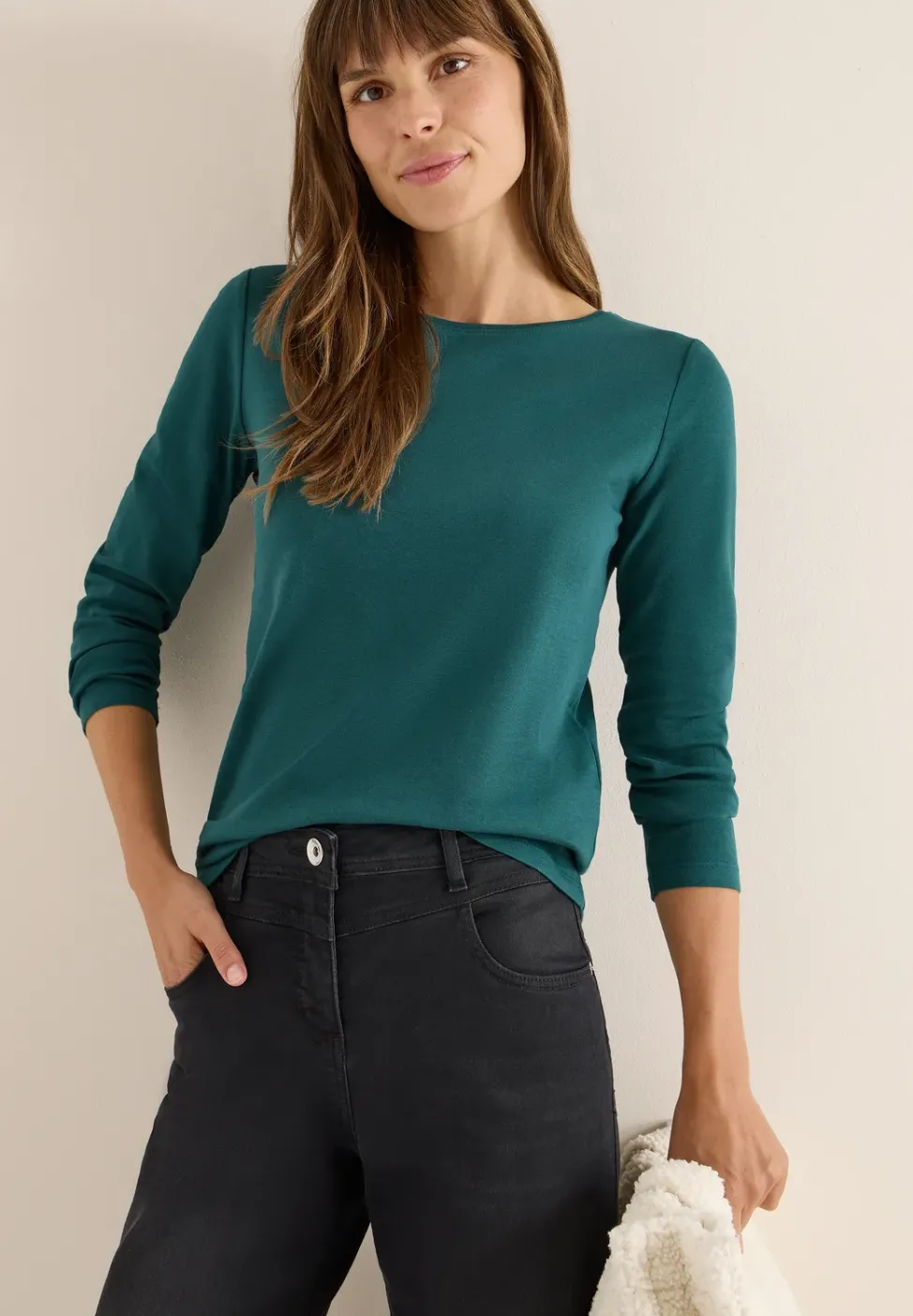 Shirt mit U-Boot-Ausschnitt