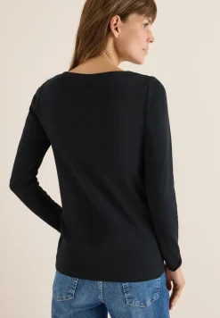 Shirt mit U-Boot-Ausschnitt