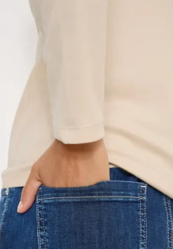 Shirt mit U-Boot-Ausschnitt