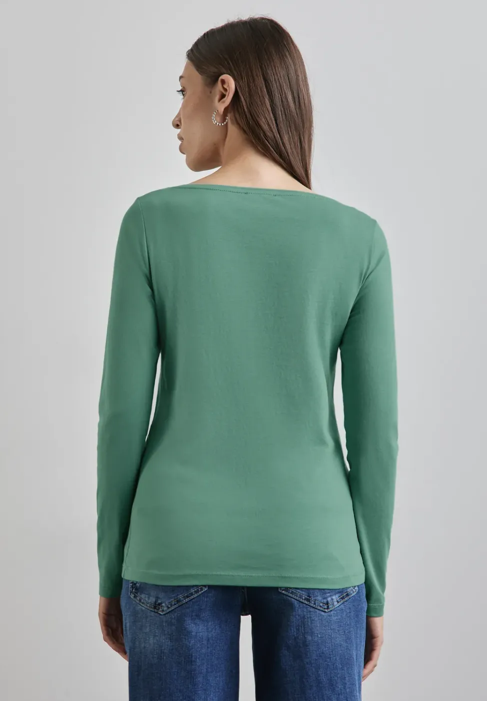 Shirt mit U-Boot-Ausschnitt