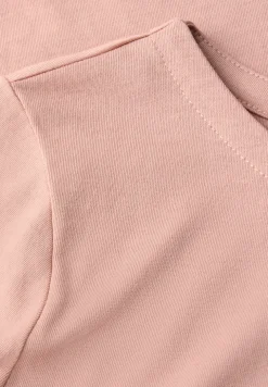 Shirt mit U-Boot-Ausschnitt