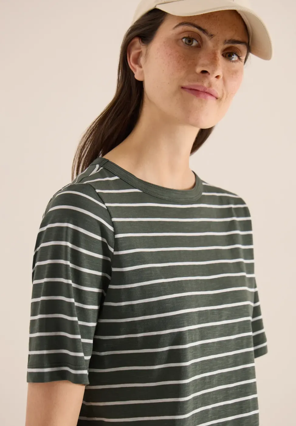 Shirt mit U-Boot-Ausschnitt und Streifen