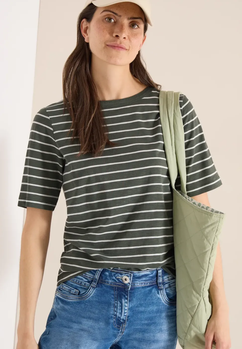 Shirt mit U-Boot-Ausschnitt und Streifen