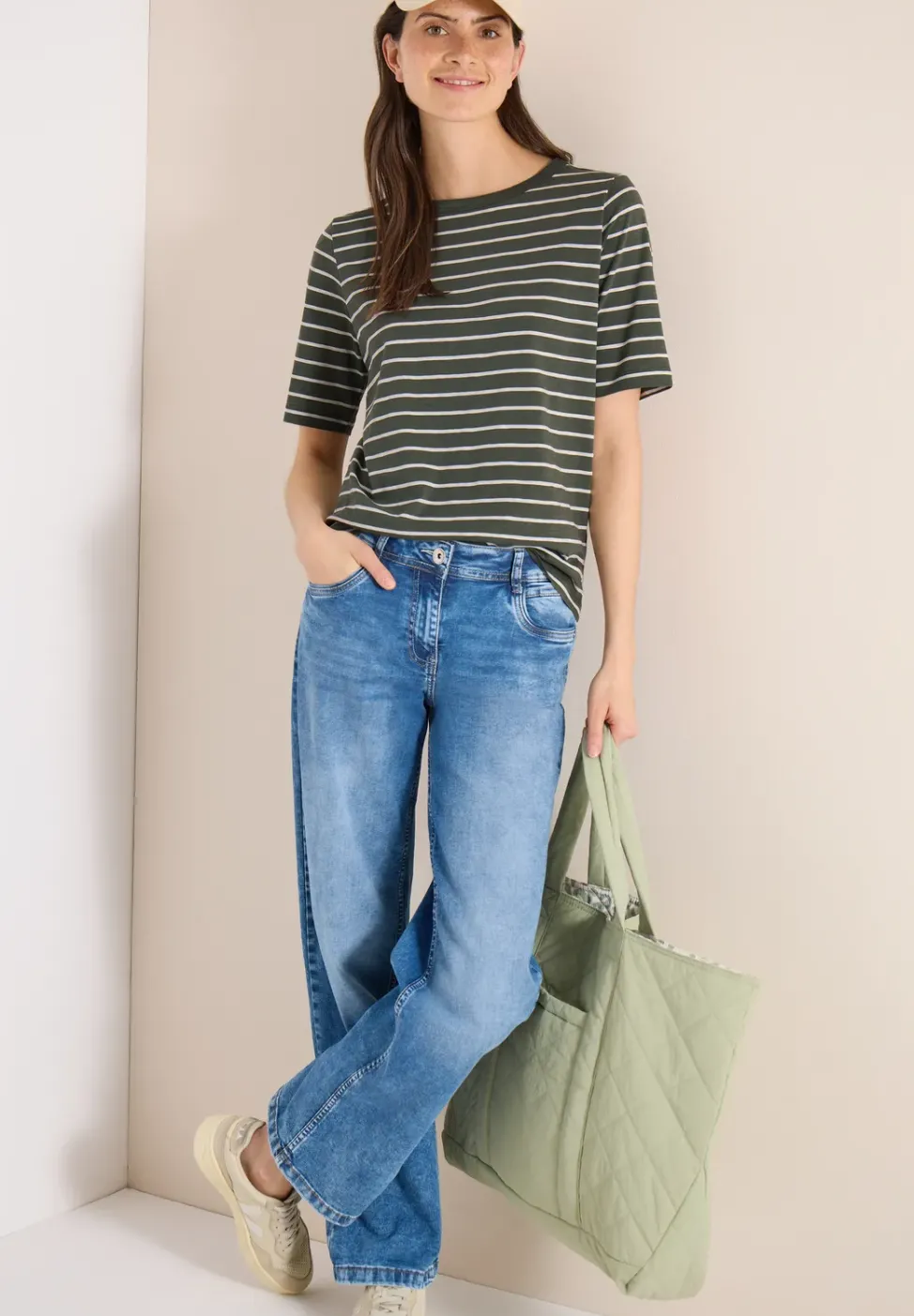Shirt mit U-Boot-Ausschnitt und Streifen