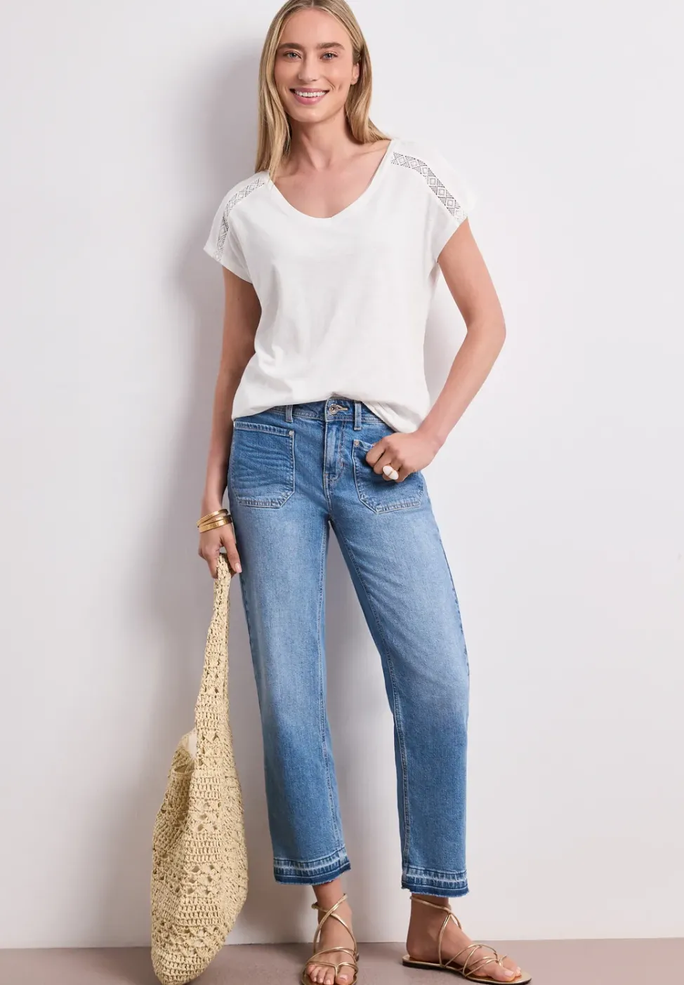 Shirt mit V-Neck und Crochet-Details