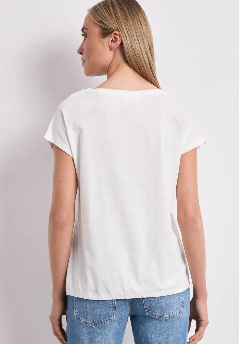 Shirt mit V-Neck und Crochet-Details