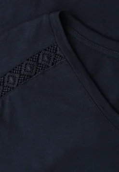 Shirt mit V-Neck und Crochet-Details