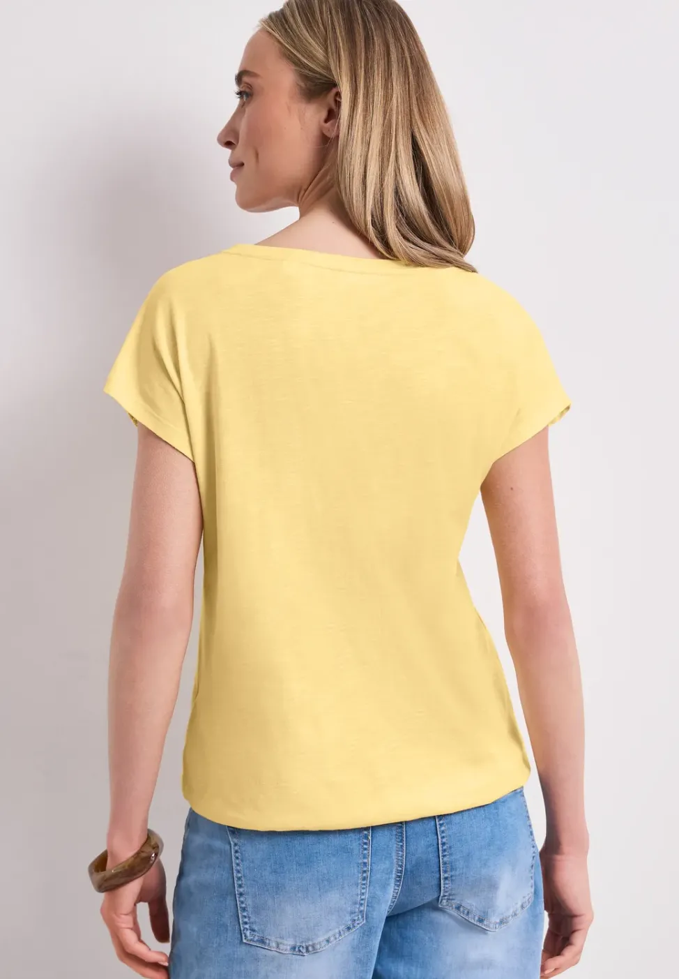 Shirt mit V-Neck und Crochet-Details
