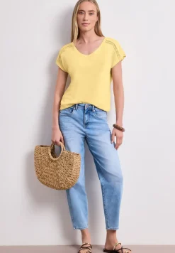 Shirt mit V-Neck und Crochet-Details