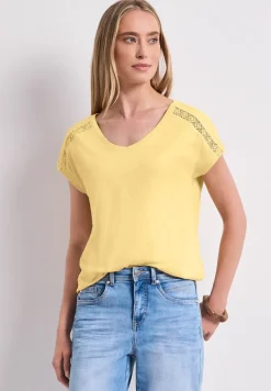 Shirt mit V-Neck und Crochet-Details