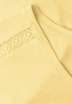 Shirt mit V-Neck und Crochet-Details